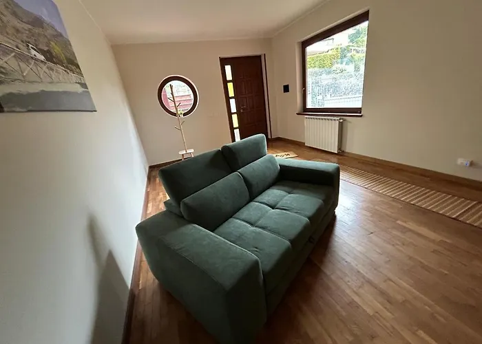 New With Courtyard Apartment Rom
