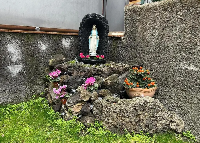 New With Courtyard
